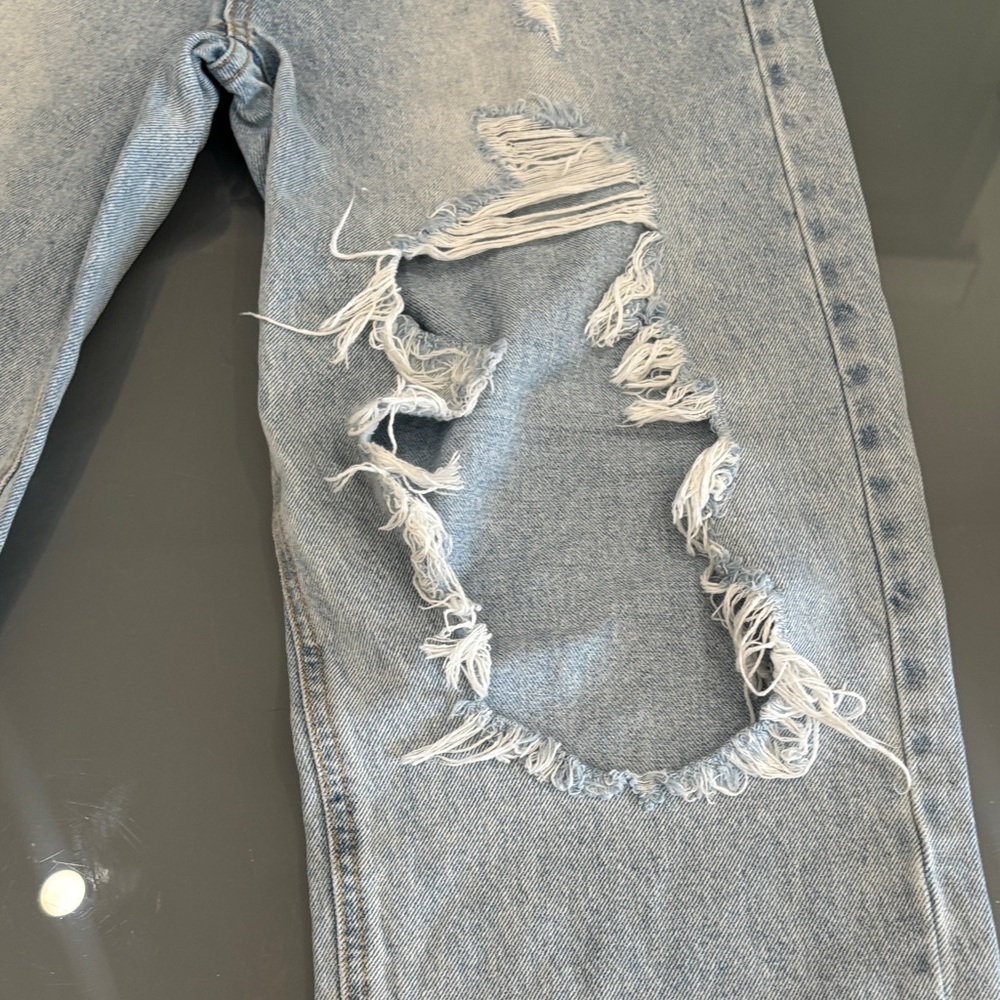 Edikted High Rise Ripped Jeans - Picture 2 of 4